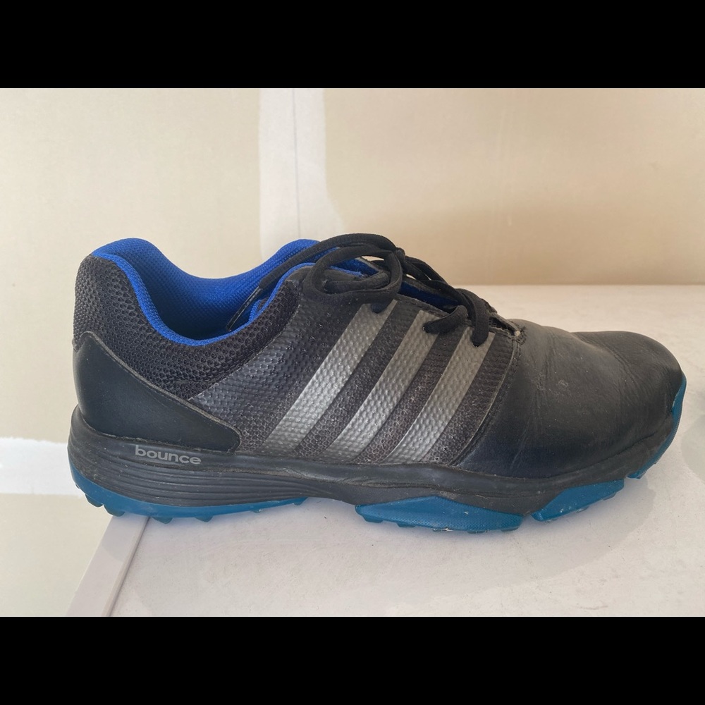 Men’s Black and blue Adidas Bounce size 9.5